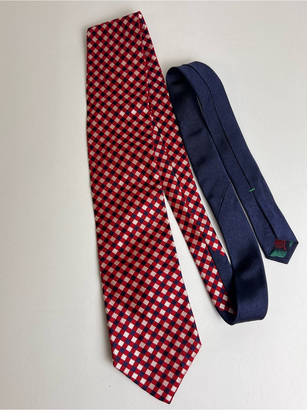 Classic Tommy Hilfiger Check Plaid Neck Tie 100% Silk Red, Dark Blue & White